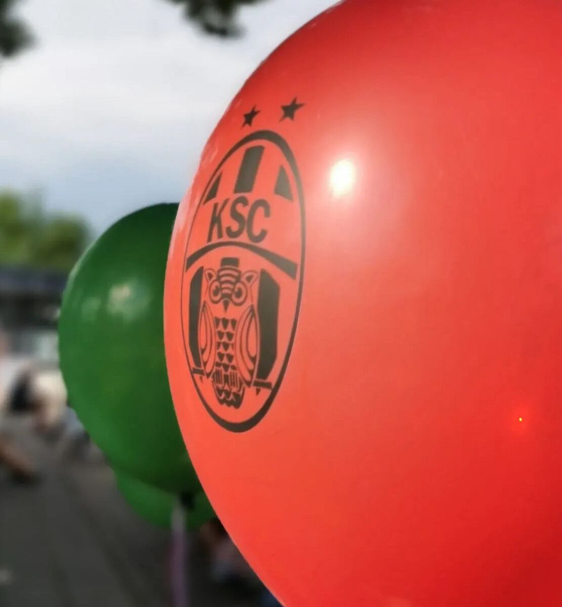 Luftballonverkauf beim Kinderfest