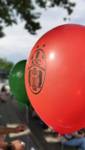 Luftballonverkauf beim Kinderfest